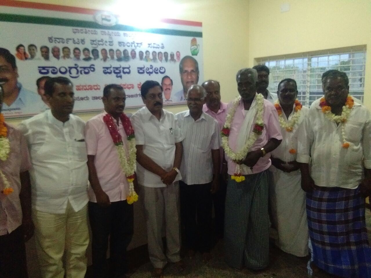 ಹನೂರು: ಹಲವು ಕಾರ್ಯಕರ್ತರು ಕಾಂಗ್ರೆಸ್ ಸೇರ್ಪಡೆ